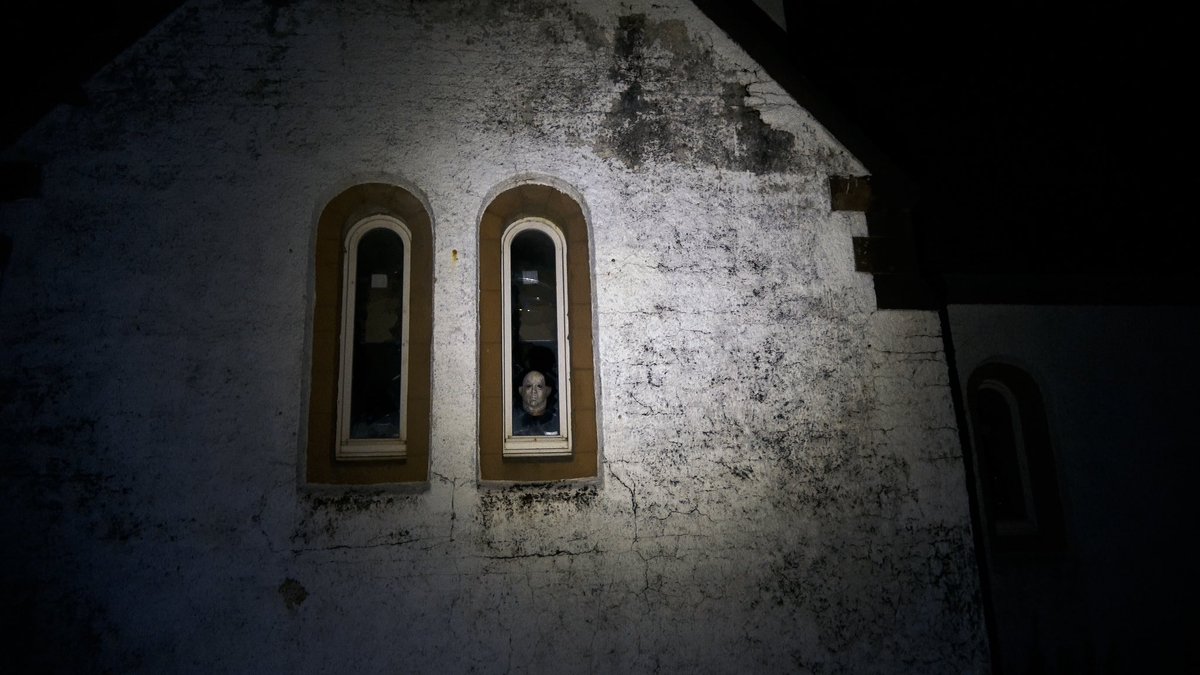 DeviantDiscover's tweet image. youtu.be/eu2iN1bEFEQ?si…
Halloween is fast approaching and with that, let’s have a look at the fun we had at the abandoned Philipshill Hospital Chapel last year. 
Video link above and please subscribe to our YouTube channel. #michaelmyers #halloweencosplay