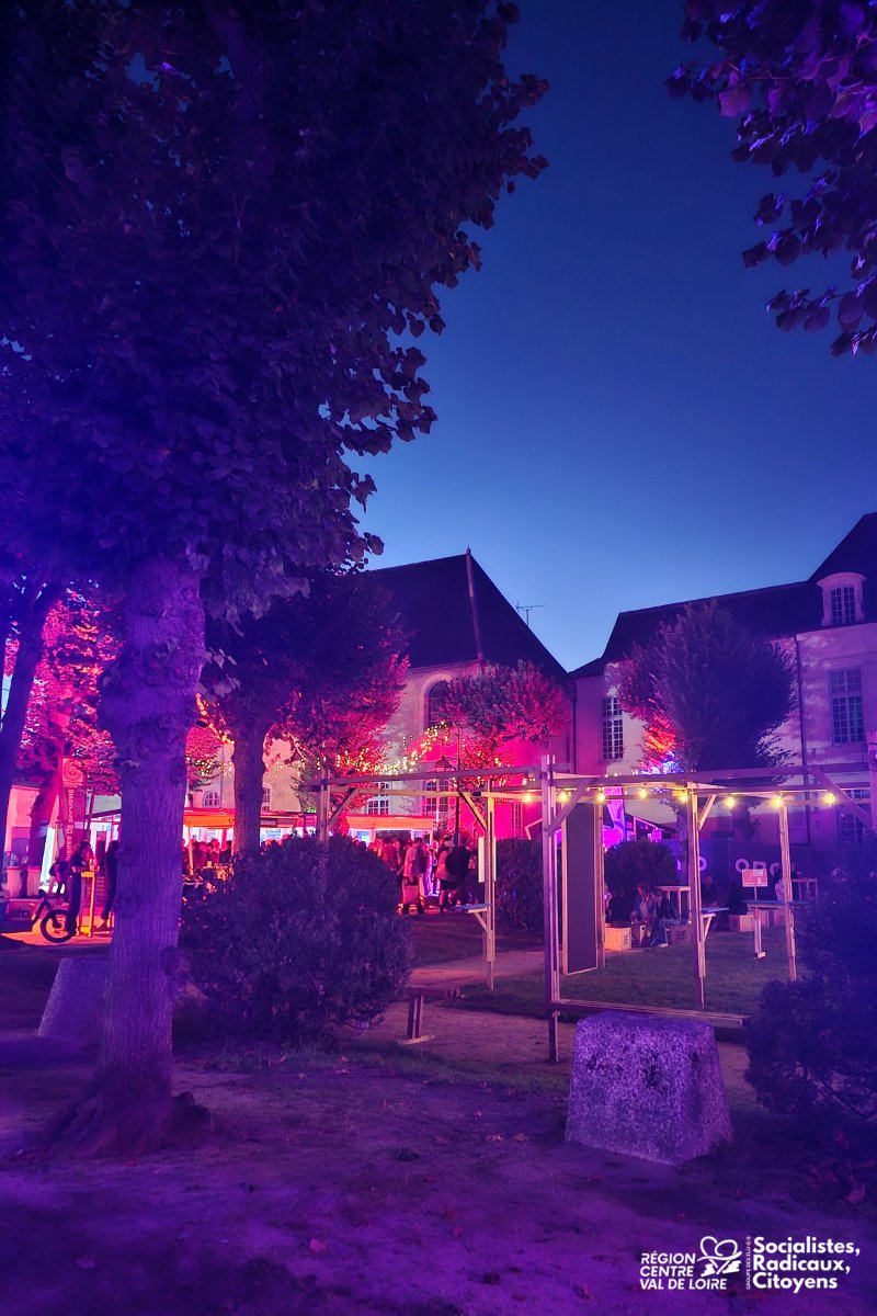 src_rcvl's tweet photo. 📍C'était hier soir à Orléans, l'inauguration de #HopPopHop 🪩 avec @fbonneau
Enraciné dans notre région, ce festival est particulièrement attentif à son impact écologique. L'art et la culture sont des leviers primordiaux pour relever tous les défis !
#RCVL #centrevaldeloire https://t.co/iFZGh22Y0b