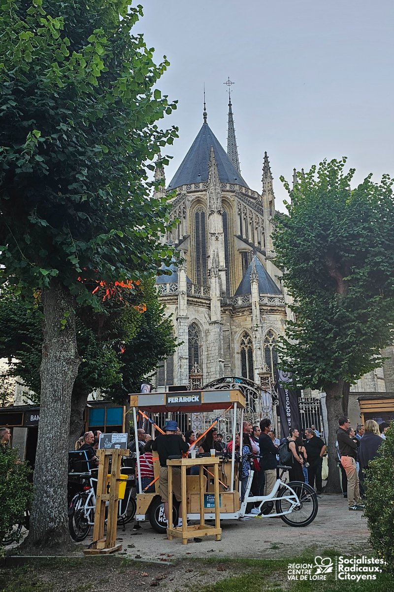 src_rcvl's tweet photo. 📍C'était hier soir à Orléans, l'inauguration de #HopPopHop 🪩 avec @fbonneau
Enraciné dans notre région, ce festival est particulièrement attentif à son impact écologique. L'art et la culture sont des leviers primordiaux pour relever tous les défis !
#RCVL #centrevaldeloire https://t.co/iFZGh22Y0b