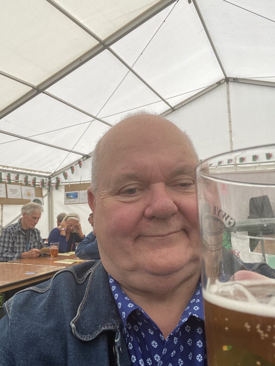 GwynforO's tweet photo. Rhaid Blasu #cigfran #GwŷlGwrwLlanbedr o Fragdy #TyMo / One must taste #Cigfran from Ty Mo brewery at #LlanbedrBeerFestival https://t.co/0ZDlxivNgt