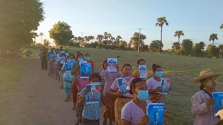 Chan45704011's tweet photo. It is reported that on September 15, leading a multi-village picket line in Yinmarbin-Salingyi, they marched and protested for the continued appointment of U Kyaw Moe Tun as Myanmar's ambassador to the United Nations.

#2023Sep15Coup 
#NoMoreDirtyDeals
#WhatsHappeningInMyanmar https://t.co/ROPDIO9sLn
