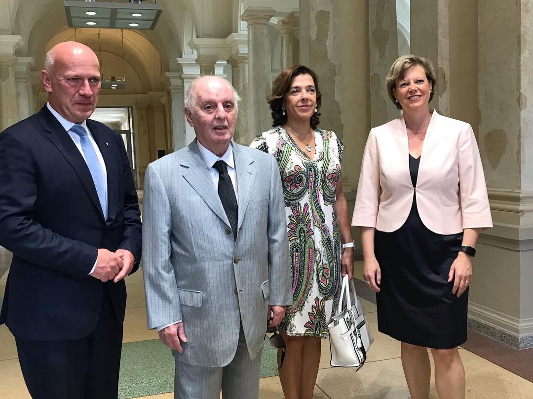 DBarenboim's tweet photo. This week, a new portrait of Daniel Barenboim was unveiled in the hall of Berlin’s House of Representatives. The portrait was commissioned after Barenboim was named a Berlin Citizen of Honor last April by Mayor Franziska Giffey. https://t.co/vLu4VArPiP