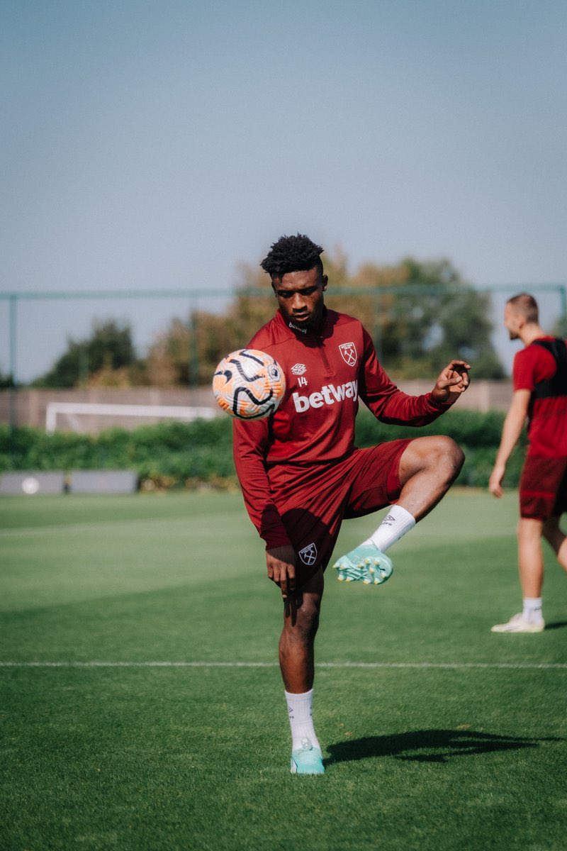 Dr Sneaker Nyame tweet media