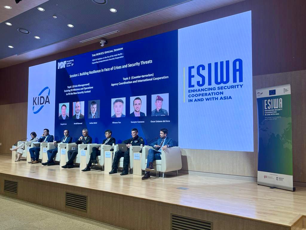 Vibrant discussions on the great potential for enhancing our security cooperation at the EU-RoK special session of the Hongneung Defense Forum today in Seoul! <a href="/EUinKorea/">EUinKorea</a>