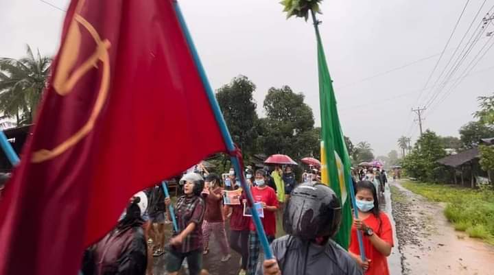 Chan45704011's tweet photo. In Long Lon, Dawei District Democracy Action Strike Committee led a march and protest today on September 15 to keep U Kyaw Moe Tun as Myanmar's ambassador to the United Nations.

#2023Sep15Coup 
#DoMoreSingapore 
#NoMoreDirtyDeals
#HelpMyanmarIDPs
#WhatsHappeningInMyanmar https://t.co/JQQ7UJYwzI