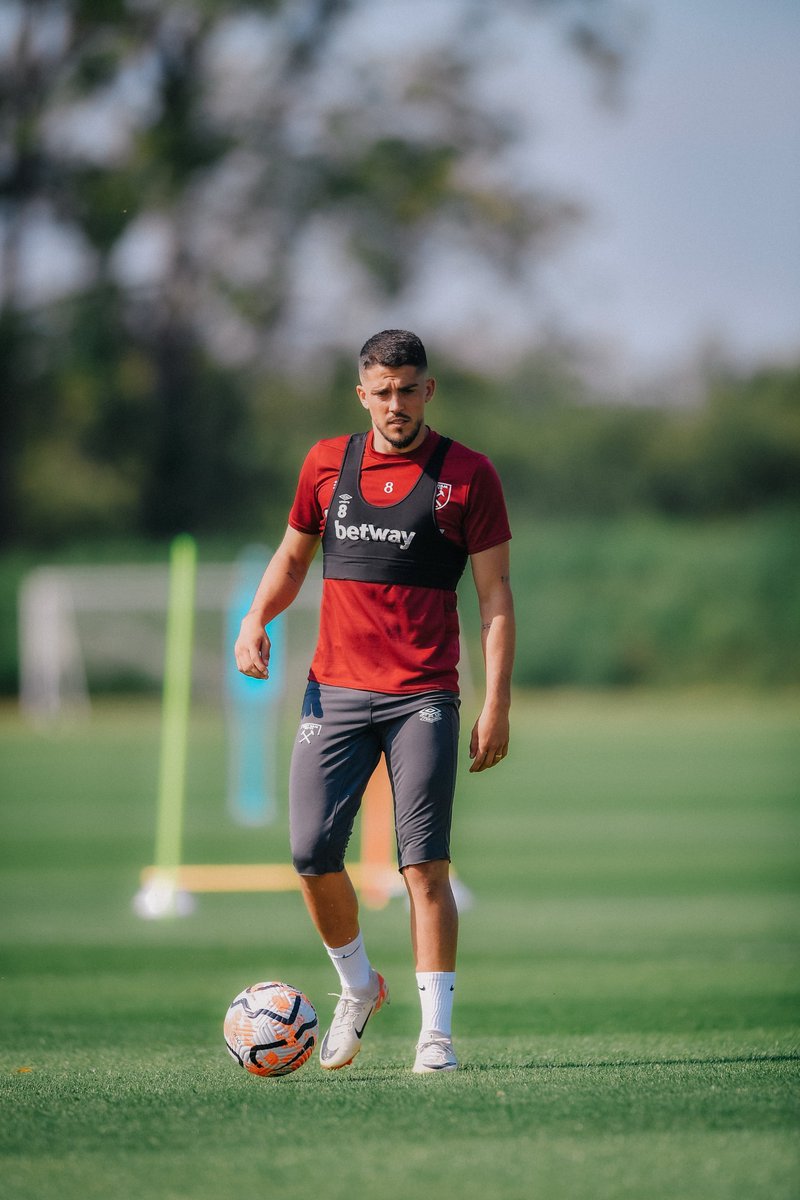 West Ham United tweet media