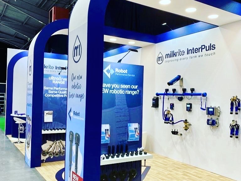 Minerva_Expo's tweet image. A few quick shots of this beauty that we built this week at the #UKDD in Telford for our good friends @MR_ITP Milkrite Interpuls. Always a pleasure with lovely clients like these guys! #standdesign #boothbuilder #tradeshows