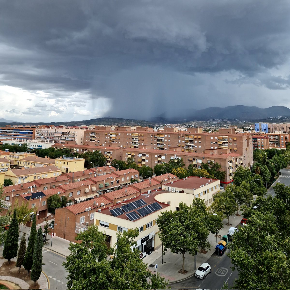skillscm's tweet photo. Se avecina tormenta 😱 @tiempogranadaES https://t.co/jNRyI6keOv