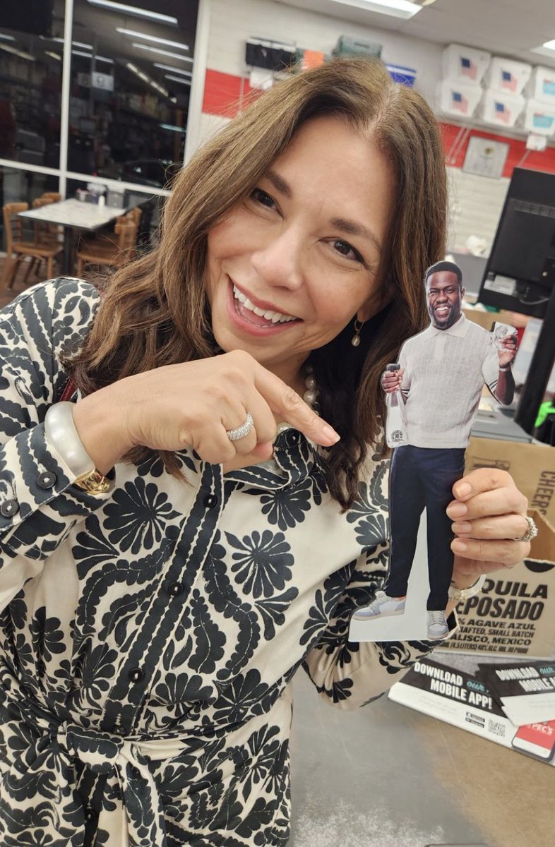 So, I missed <a href="/KevinHart4real/">Kevin Hart</a> by 10 minutes! I wanted to thank him and <a href="/grancoramino/">Gran Coramino Tequila</a> for the partnership w/ @LISC on the Coramino Fund &amp; his support of small businesses. The Fund provided $10k grants to 50 Black &amp; Latino entrepreneurs including several in Houston. Thanks Kevin!