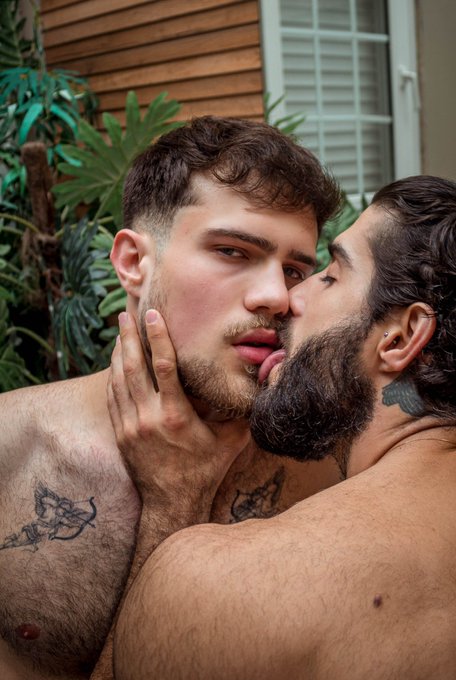 2 pic. Queria me prostituir e acabei fazendo um v&iacute;deo clip 😓😩 https://t.co/Fejixmqsoz<a href="/tag/gayporn"class="tags"><span>#gayporn</span></a><a href="/tag/onlyfans"class="tags"><span>#onlyfans</span></a>