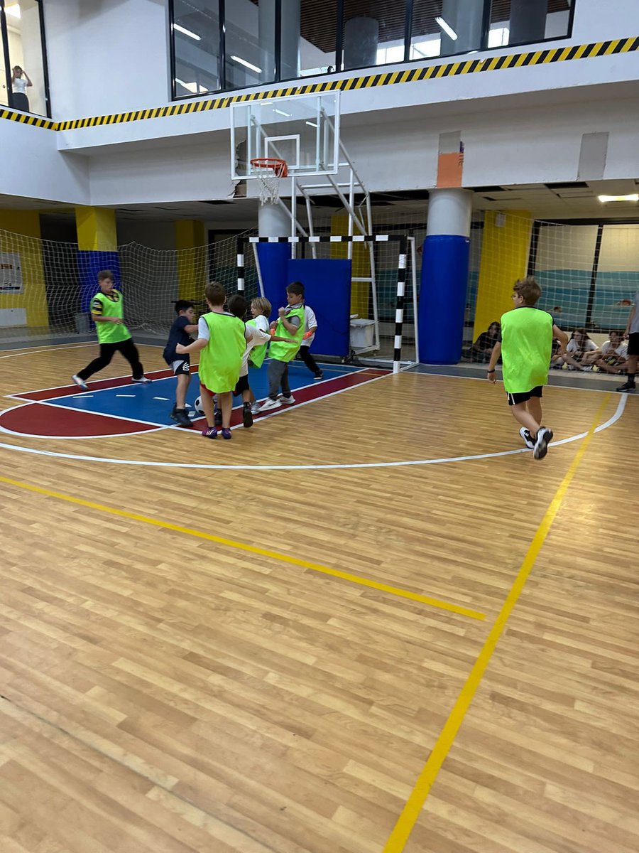 Bahçeşehir Koleji Lüleburgaz Kampüsü Ortaokul öğrencilerimizin Futsal takımı ve Futsal kulübü öğrenci seçmeleri büyük bir heyecanla gerçekleşti 💙❤️ 

#bahçeşehirkoleji #lüleburgaz #anaokulu #ilkokul #ortaokul #lise #anadolulisesi