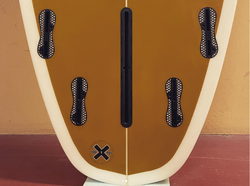 entropyresins's tweet image. 🌊🏄‍♂️ Kudos to 'Spiro Surfboards' for this amazing creation! Check out George Pitt riding his fresh mustard-bottomed diamond tail surfboard with the #singlefin option. 🙌

#repost #entropyresins #entropyresins #ecoboard