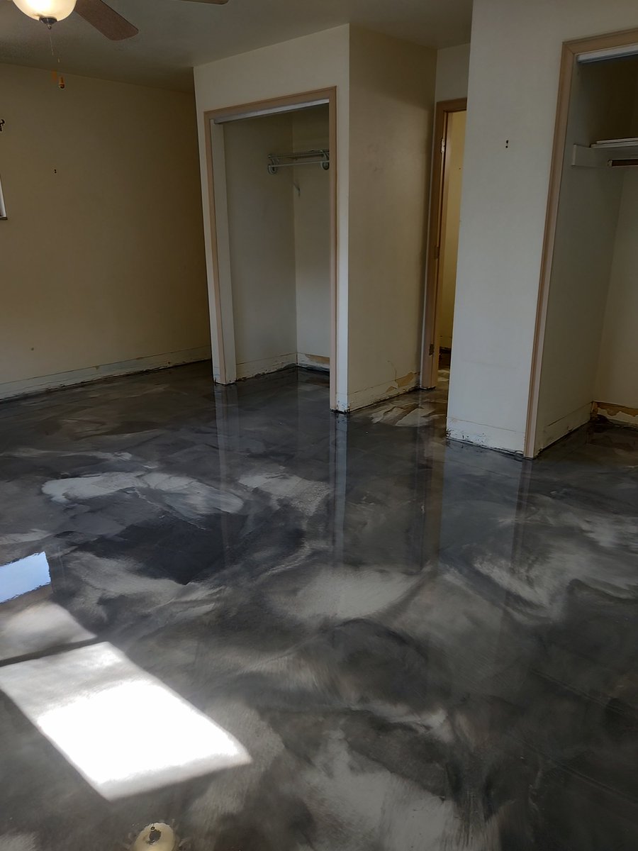 Epoxy floors look so amazing. Before and after job well done! #epoxyfloors #FridayVibes