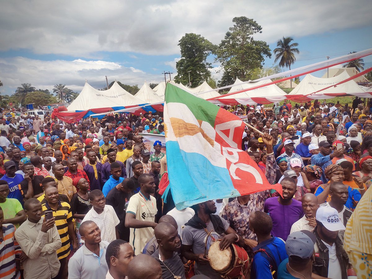 OfficialOAU's tweet photo. Testing the Mic..

APC is Kogi State
Kogi State is APC!

God bless the good people of Kogi State https://t.co/wbrJF5VFU6