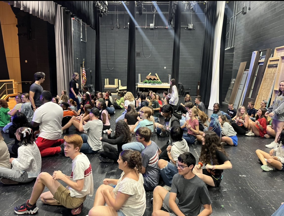 ArtsFvhs's tweet photo. @fvhs_theatre is a place where all students can be themselves, create and perform! @FuquayVarinaHS @WCPSS_Arts #ArtsEdWeek 🎭 https://t.co/PjpkAU1SIs