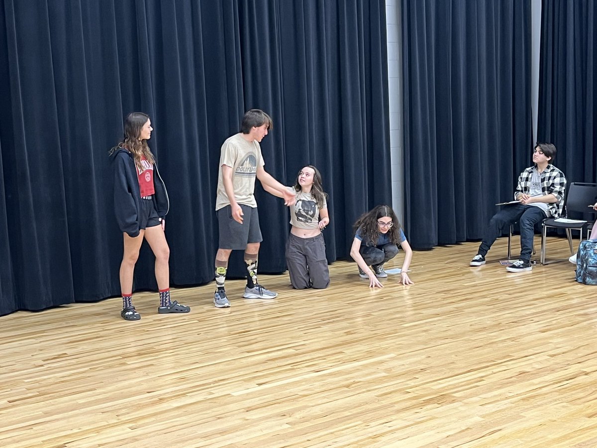ArtsFvhs's tweet photo. @fvhs_theatre is a place where all students can be themselves, create and perform! @FuquayVarinaHS @WCPSS_Arts #ArtsEdWeek 🎭 https://t.co/PjpkAU1SIs