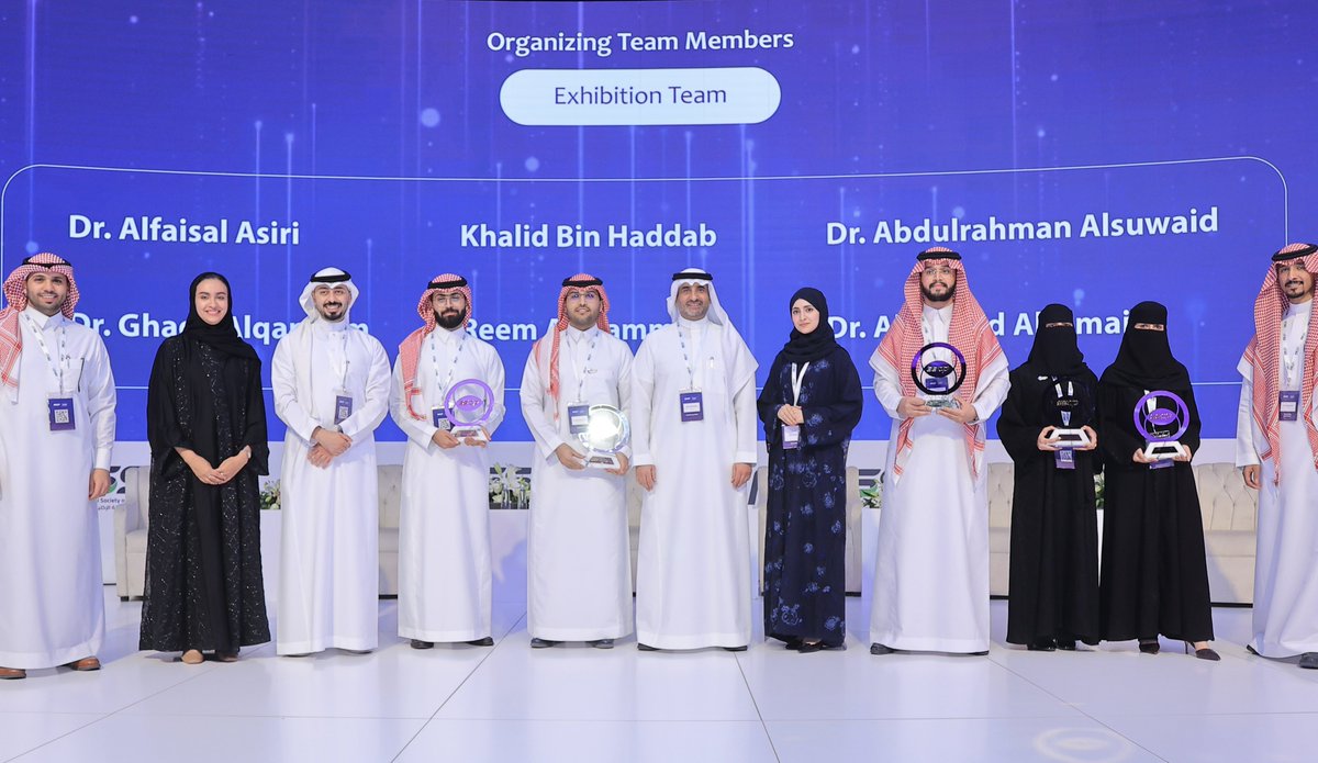 _Alrumaih1's tweet photo. لا شيء أكثر إرضاءً من رؤية ثمار التعب والجهد المبذول تتحول إلى واقع ملموس. 

شهور من العمل الدؤوب أسفرت عن نتائج باهرة في الأيام الماضية بمشاركة 24 شركة راعية بحمد الله #SSCP23

أعتز كثيرًا بالثقة التي مُنحت لي ، وتشرفت بالعمل في النسخة الثالثة على التوالي مع فريق رائع ومتفاني .  

موعودين بنسخة قادمة أكثر إبهارًا وإعجابًا بحول الله ❤️✨.