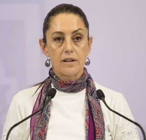 007Lola_Mento's tweet photo. Una de ellas es MUY FIFÍ, es de ascendencia europea, sus padres son profesionistas, de niña practicaba ballet clásico, en su juventud competía en canotaje, estudió un doctorado en Estados Unidos,  ingresó a la política porque su entonces esposo le consiguió un puesto. La otra es XÓCHITL GÁLVEZ de niña ayudaba a sus padres vendiendo tamales y  salió adelante haciendo gelatinas, estudió ingeniería en la UNAM, es empresaria y entró a la política porque un buscador de talentos la recomendó por su capacidad.
Por quién vas a votar?🫶🏻
