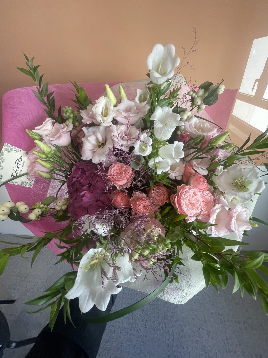 BJavelot's tweet image. Belles surprises aujourd’hui pour mon dernier séminaire avec les équipes Wholesale mobile. Nous avons fait de belles choses ensemble ! #ProudManager  #BestTeam 🙌 ⁦@Wholesaleorange⁩