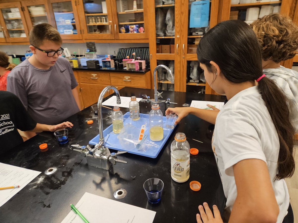 TUrbanski81's tweet photo. #Urbys in science class partook in our first #SupermarketScience experiment today! So much discovery, fun, &amp; learning #ChannahonPride #TRSstudentsRock #ScienceLab #ScientificMethod https://t.co/6Hpi107r16