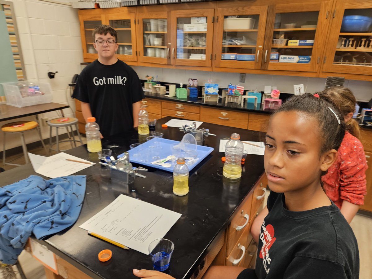 TUrbanski81's tweet photo. #Urbys in science class partook in our first #SupermarketScience experiment today! So much discovery, fun, &amp; learning #ChannahonPride #TRSstudentsRock #ScienceLab #ScientificMethod https://t.co/6Hpi107r16