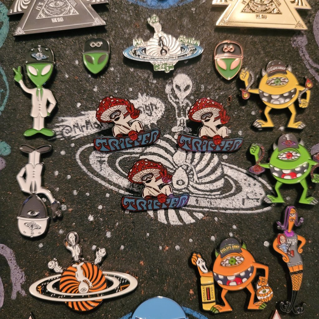 MrMartianDesign's tweet image. Excited to add some @TripperCo to my fs/ft boards! Hmu if ya need a mini mushroom snowboarder