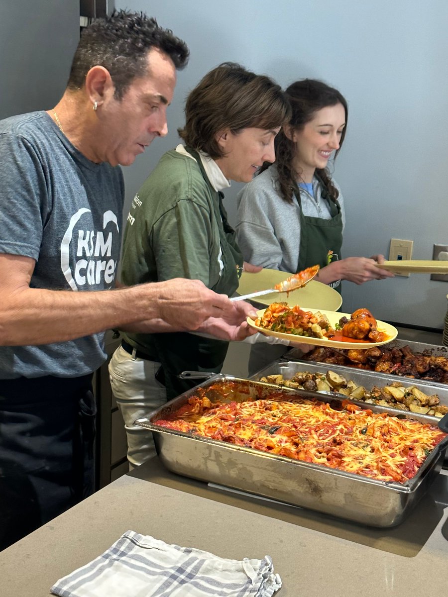 albrandstatter's tweet photo. Had an awesome time helping Chef Giancarlo prepare and serve meals at Kerr Street Mission! Chicken Drumlets in a Vegetable Tomato Sauce along with a baked Mozzarella Pasta - yummy!!! 🍝🍴👏 https://t.co/AeG5FjjCu7