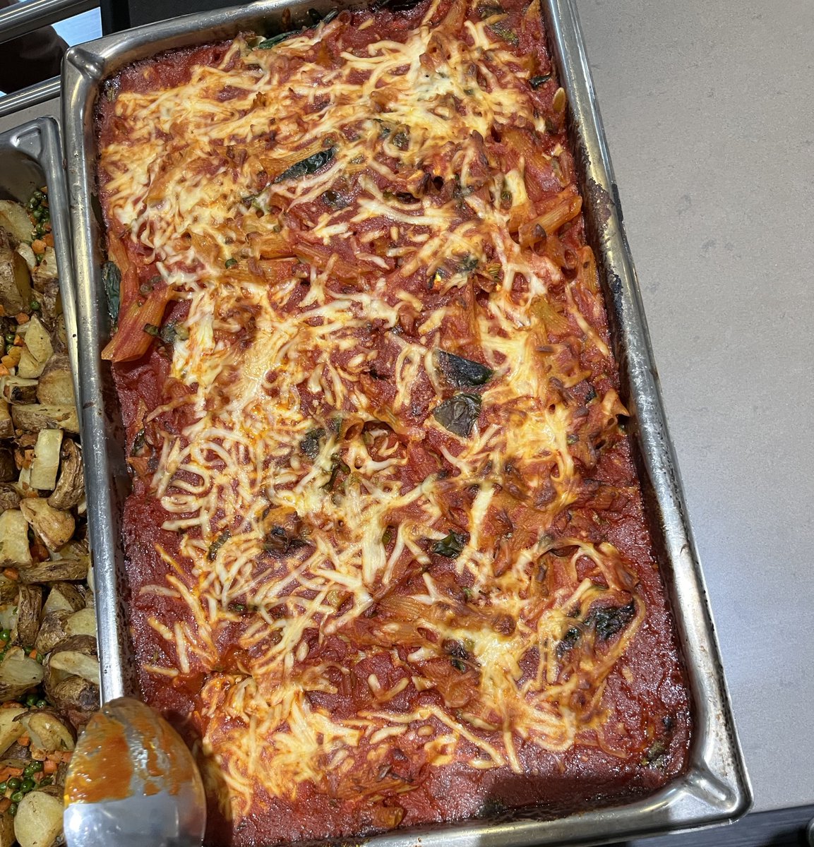 albrandstatter's tweet photo. Had an awesome time helping Chef Giancarlo prepare and serve meals at Kerr Street Mission! Chicken Drumlets in a Vegetable Tomato Sauce along with a baked Mozzarella Pasta - yummy!!! 🍝🍴👏 https://t.co/AeG5FjjCu7