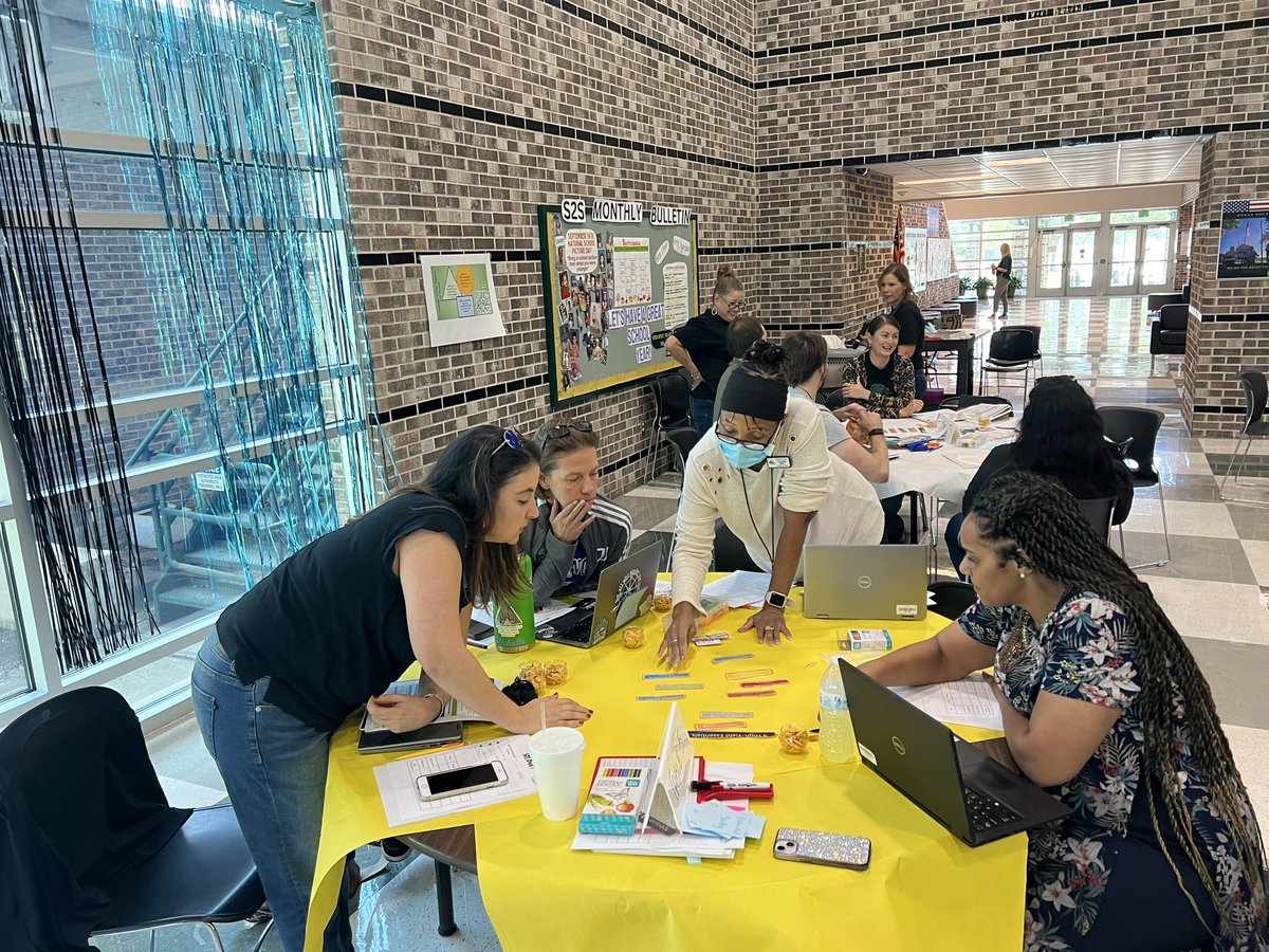 AP_MrsNorman's tweet photo. Learning together…PL day #1. Thank you to our wonderful instructional coaches for designing this day for our staff! https://t.co/plCmGxMGwB
