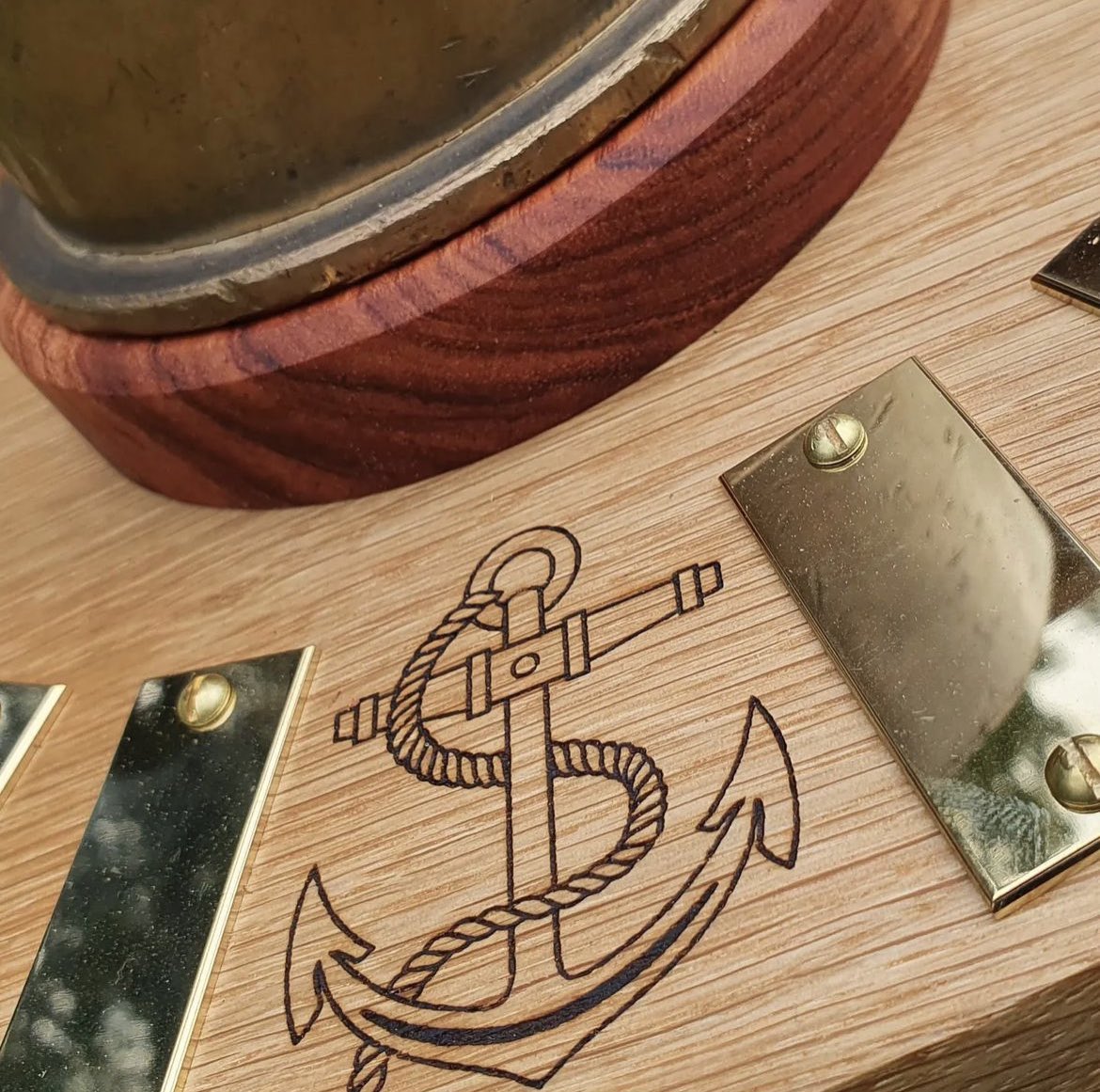indigozuluink's tweet photo. A small part in a beautiful trophy for this years winners of @RNRMC Field Gun; #HMSSeahawk ⚓️ The true talent is @militarygizzits! I just doodle 🖊️
@RNASCuldrose @HMS_Collingwood
#fieldgun #royalnavy #royalmarines #brickwoods #militarygizzit #gizzit #woodwork #militaryartist https://t.co/VQJ9j4SfrK