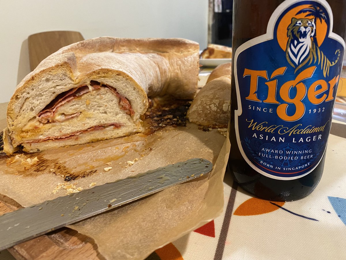 ManlioTassieri's tweet image. It’s #FridayNight and @welikeduel is streaming the first episode of the season… on the other hand @Lory_Prezioso has taken out of the oven the first #StuffedBread of the season 2022/23 😉😋🐽😜
I wish you a fantastic #weekend!