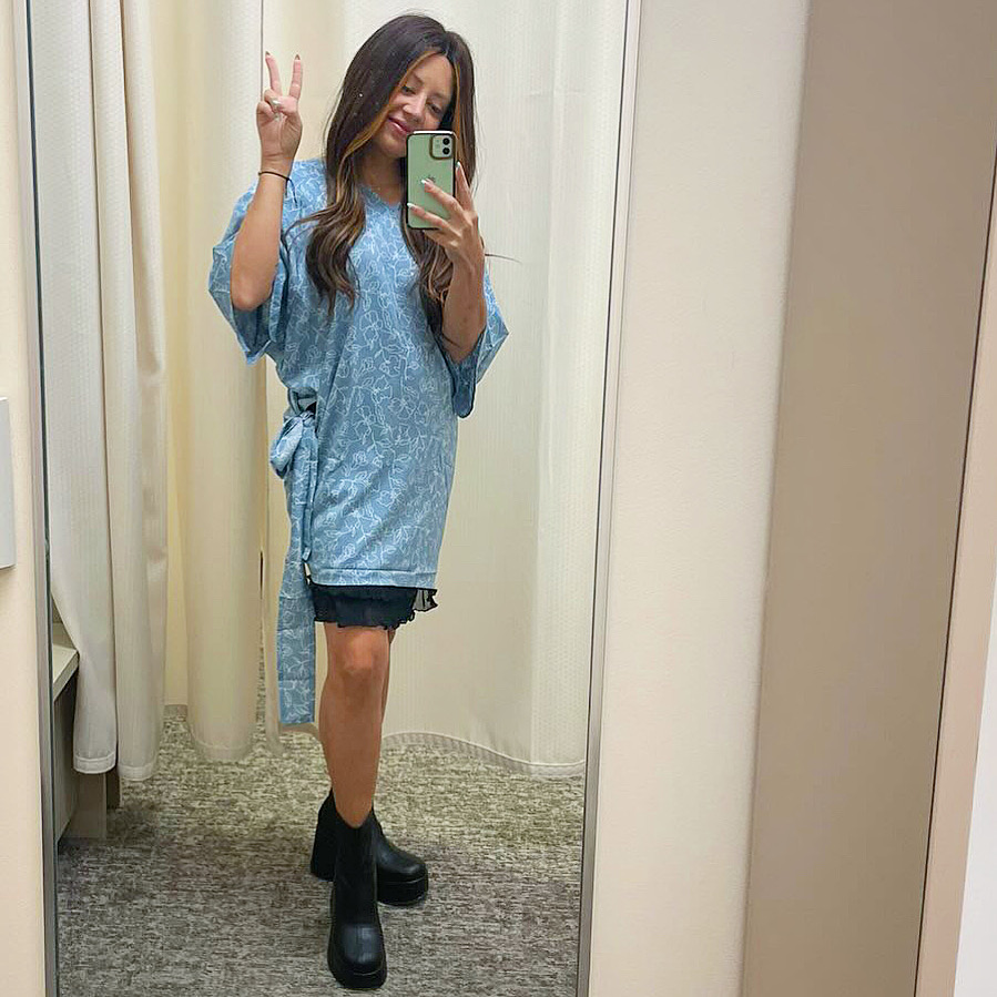 Doctor and Nurse approved, but certainly not your average "Hospital Mandated Attire"

#breastcancer #radiationtherapy #hospitalgown