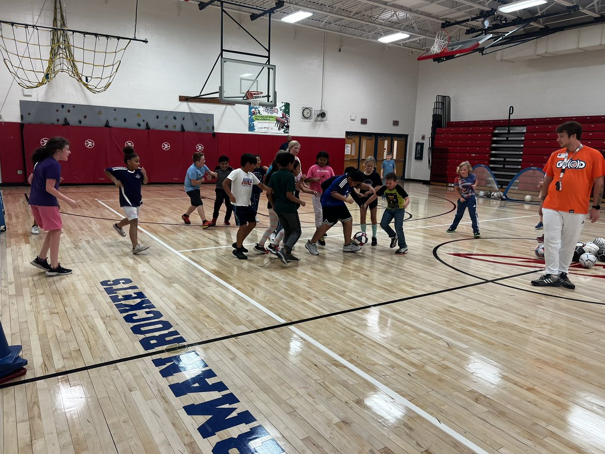 Thank you <a href="/fccincinnati/">FC Cincinnati</a> for giving our students the best day ever and showing my class how cool learning can be!! My students are even more excited to set their goals high and to never give up. My 4th graders rocked it out today 🧡💙 #OES <a href="/RitziChris/">Chris Ritzi</a> @OESRockets <a href="/Boone_County/">Boone County Schools</a>