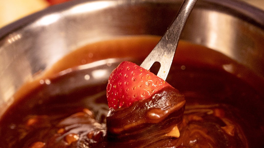MeltingPotCleve's tweet photo. Lunchtime just got better! The Melting Pot is now open for #lunch every Saturday and Sunday. Join us this weekend at noon for a delightful culinary experience!  #MeltingPot #Lyndhurst https://t.co/IhPZTzPchq