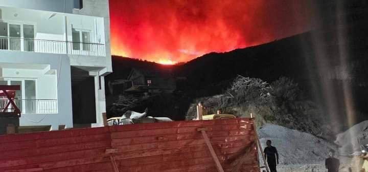 Arab_Storms's tweet photo. غابات الساكت بأعالي بجاية حاليا في #الجزائر 🔥🔥🔥
#Algeria 🇩🇿 #Wildfire
#اعصار_ليبيا #زلزال_المغرب https://t.co/yKWzFOPlPq