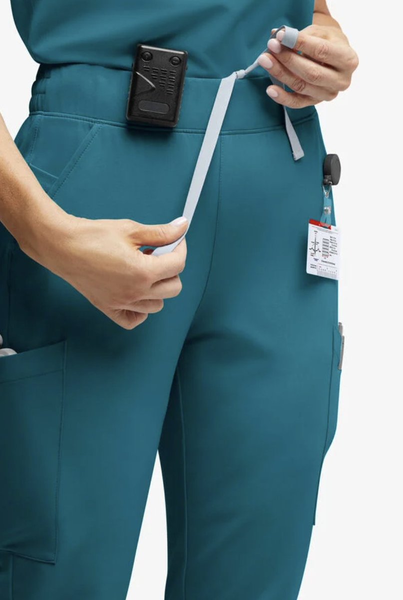 Discover the trend that's revolutionizing healthcare attire - jogger scrubs: bit.ly/3RmMqrP