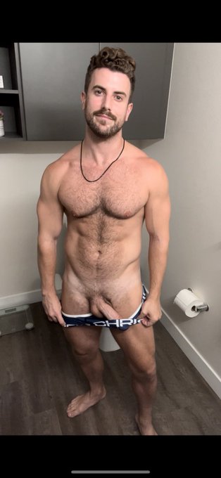 𝐝𝐞𝐚𝐧 𝐦𝐢𝐜𝐡𝐚𝐞𝐥𝐳 - He’s Shy Sometimes 😉 https://t.co/93SlxBQkOH