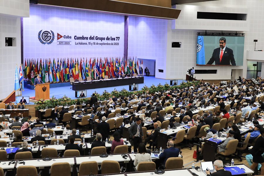 #NotiMippCI 📰🗞| Presidente Maduro al G77+China: Tenemos que impulsar una cooperación práctica de mayor impacto. Lea acortar.link/XOVBj1
#VenezuelaYArgeliaAmigasSiempre