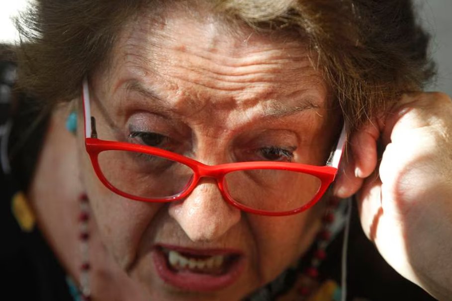 chileconvoca's tweet photo. Corte Suprema confirmó desafuero de María Luisa Cordero x injurias a la senadora Campillai. Quedó inhabilitada de la comisión de salud, emitir opiniones, discusiones de sala y votar en la cámara mientras dure el juicio. Murió su carrera pol��tica.

Así se combate el fascismo 👏 https://t.co/Qd1GifoVE1