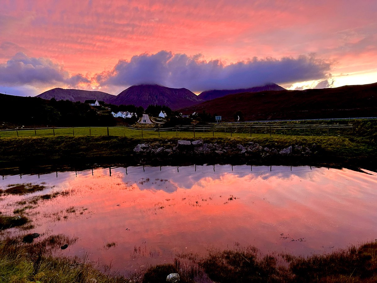 Red skies sunset - Luib, Isle of Skye #Scotland 15/09/23 <a href="/angie_weather/">angie phillips</a> <a href="/StormHour/">#StormHour</a> <a href="/ThePhotoHour/">#ThePhotoHour</a> <a href="/VisitScotland/">VisitScotland</a>