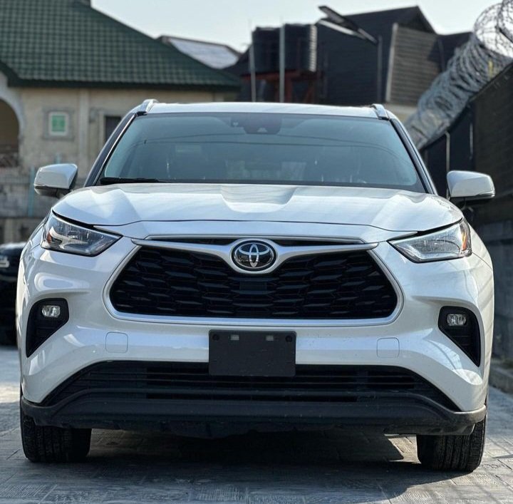 AdewemimoAyo's tweet photo. ❗DEAL ALERT❗ 
2020 TOYOTA HIGHLANDER XLE
ACCIDENT FREE DUTY PAID
 FOREIGN USED 🇺🇲
💰:N35M ONLY
FOR ENQURIES 
CALL 📞/WHATSAPP: +234 703 117 5133 
DM 📩:@AdewemimoAyo
Delivery to all states https://t.co/8fbKtsB7pE
