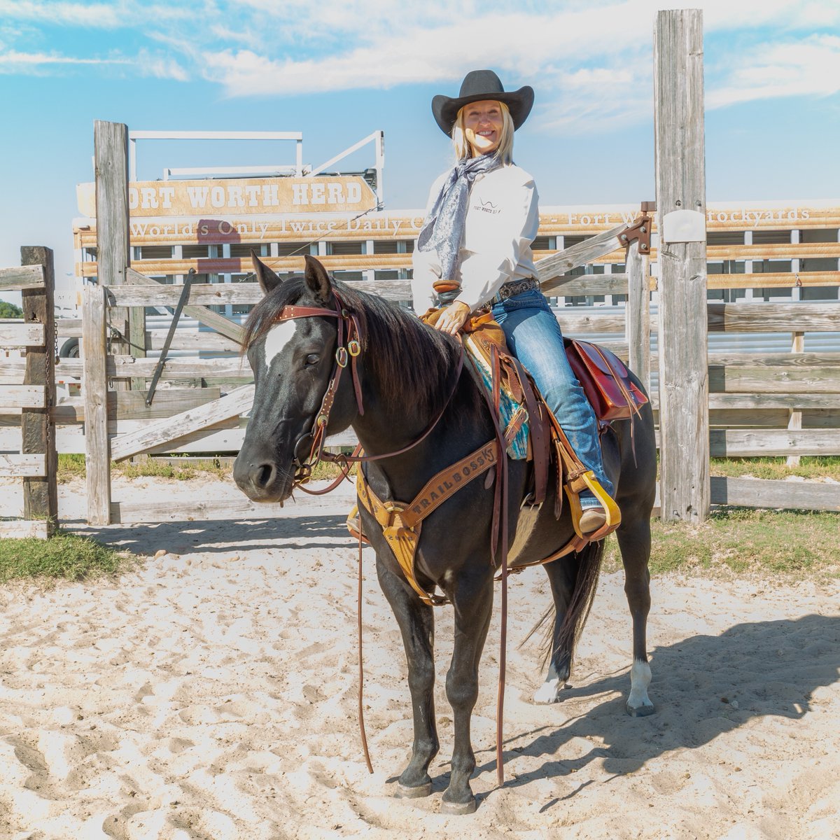 fortworthherd's tweet photo. Happy National Day of the Cowgirl! Here's to the cowgirls who have paved the way and keep the spirit of the west alive 🤠

We are proud to be led by our very own cowgirl, Trailboss Kristin Jaworski!

📸: Lola Lavender-Hardisty https://t.co/nFIIC5idAB