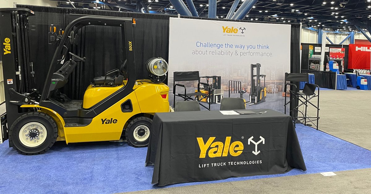 YaleLiftTrucks's tweet photo. 📍 Houston, the eagle has landed. We’re in Texas this weekend at the @TrueValue Reunion. Lift truck design that’s driven by customer challenges, smart, integrated technology, and seamless dealer support? That’s our true value.
#TrueValueReunion #forklift #technology https://t.co/xlpwBtgsdV