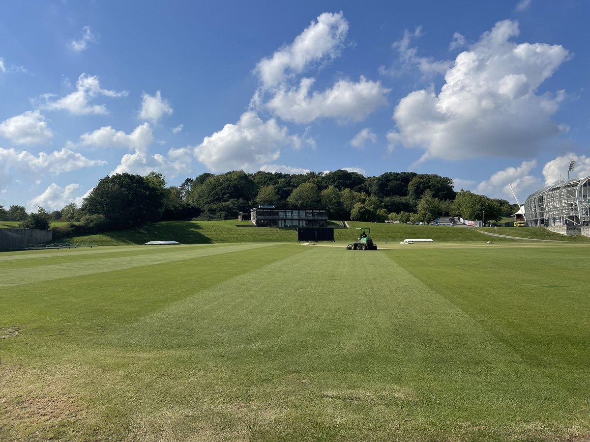 tomcowley17's tweet photo. Nursery pitch ready for some Hampshire club finals this weekend outfield also getting a trim far net block cut down to 5mm ready for renovations to start next week nursery square height being worked down slowly too #endofseason #teamgraft #ageasbowl https://t.co/3mzAOx3XGq