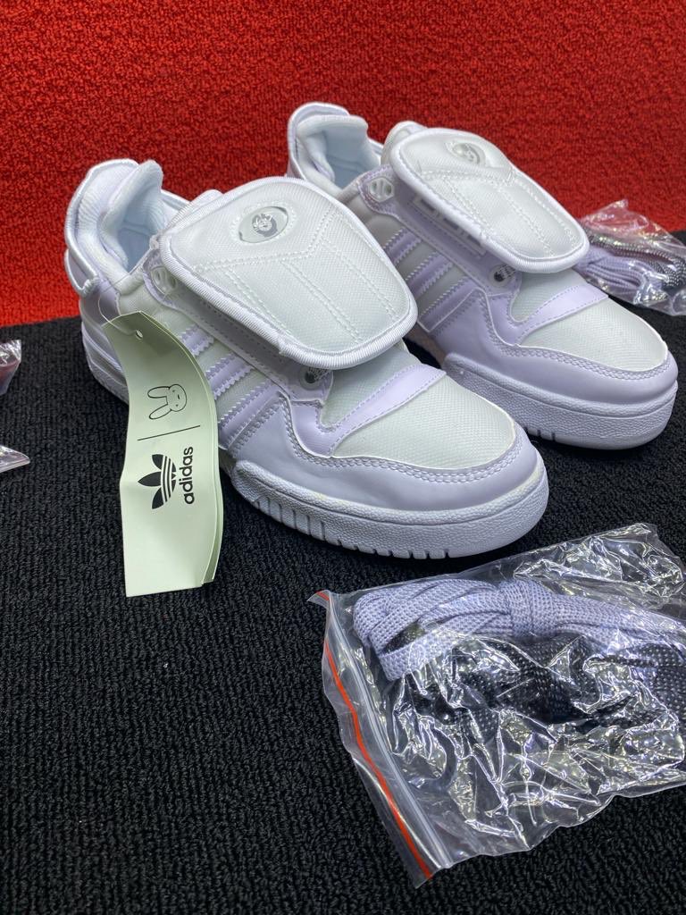 MarcelloGucci's tweet photo. ✨ADIDAS original 🔥
Disponible de 40@45
No Fake❌
-livraison express 
- prix 18000fr
Contact whatsapp 697677983 
    La qualité d’abord ✅ https://t.co/DXTZlyd19q