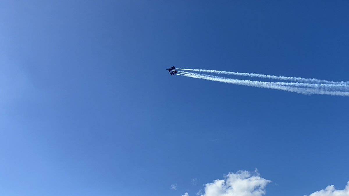 Geri_VB's tweet photo. The @BlueAngels never disappoint. Thank you NAS Oceana for such an amazing day for @vbschools 5th graders #DayOfSTEM #VBITS https://t.co/EC5DfYDCJA