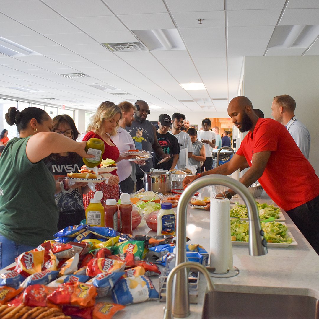 🌟 Work hard, BBQ harder! 🍔🔥At Beaver Paper, we know how to spice up the workweek! 🎉Who says you need a reason to grill up some fun? 😄 We fired up the BBQ just because it's a great day to appreciate our amazing team! 🙌👏

#TeamAppreciation #WorkHardPlayHard #BeaverPaper #Fun
