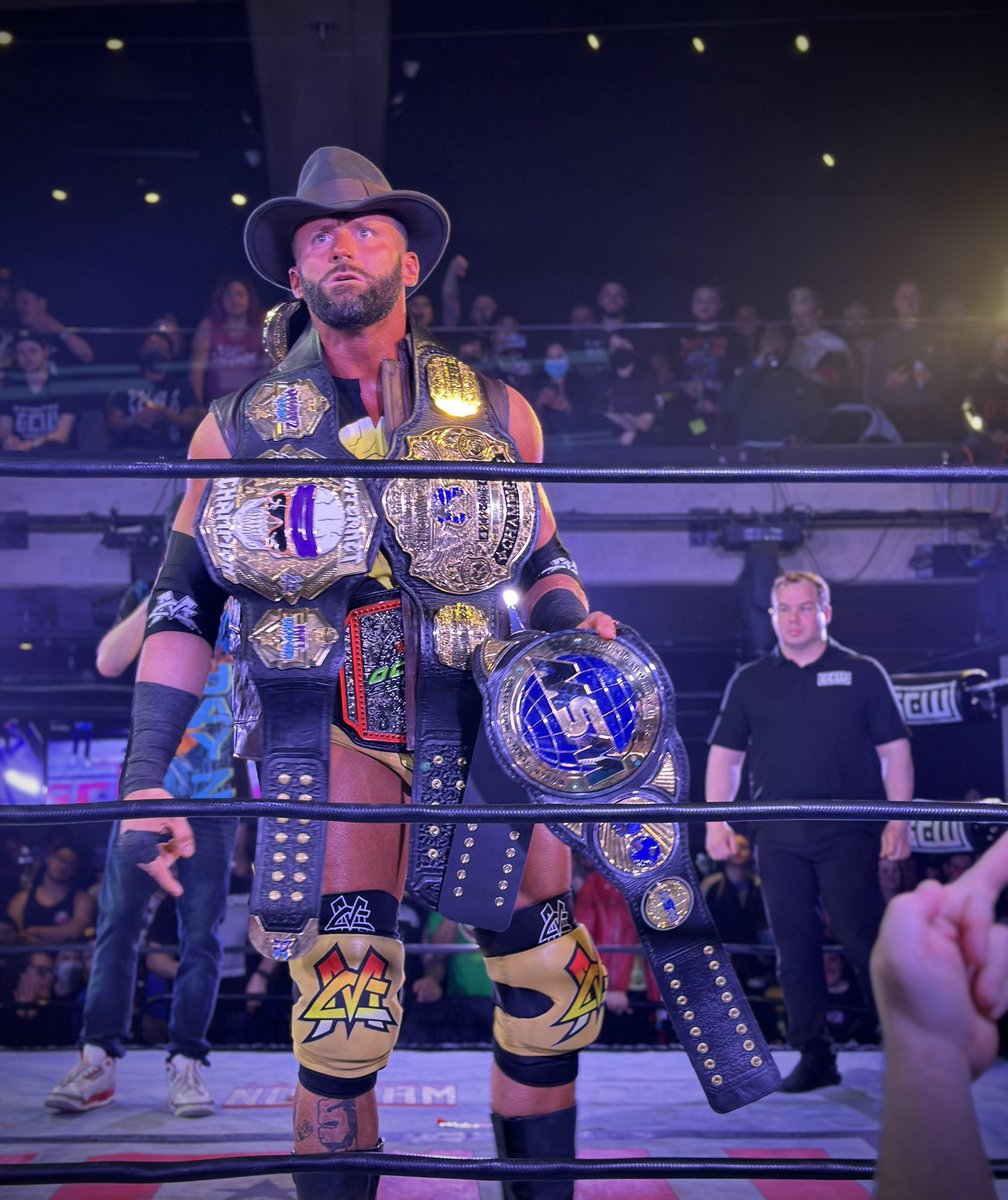 EoGWrestling's tweet photo. This aritcle on @TheMattCardona's post-WWE belt collecting features: @stephdelander @ImChelseaGreen @Myers_Wrestling @NWA @GCW @ESWWrestling @aiwrestling @WatchOnPremier @HOGwrestling @SquarCircleExpo + many others.
https://t.co/DSTmqsugR5 https://t.co/8RfgKu0363