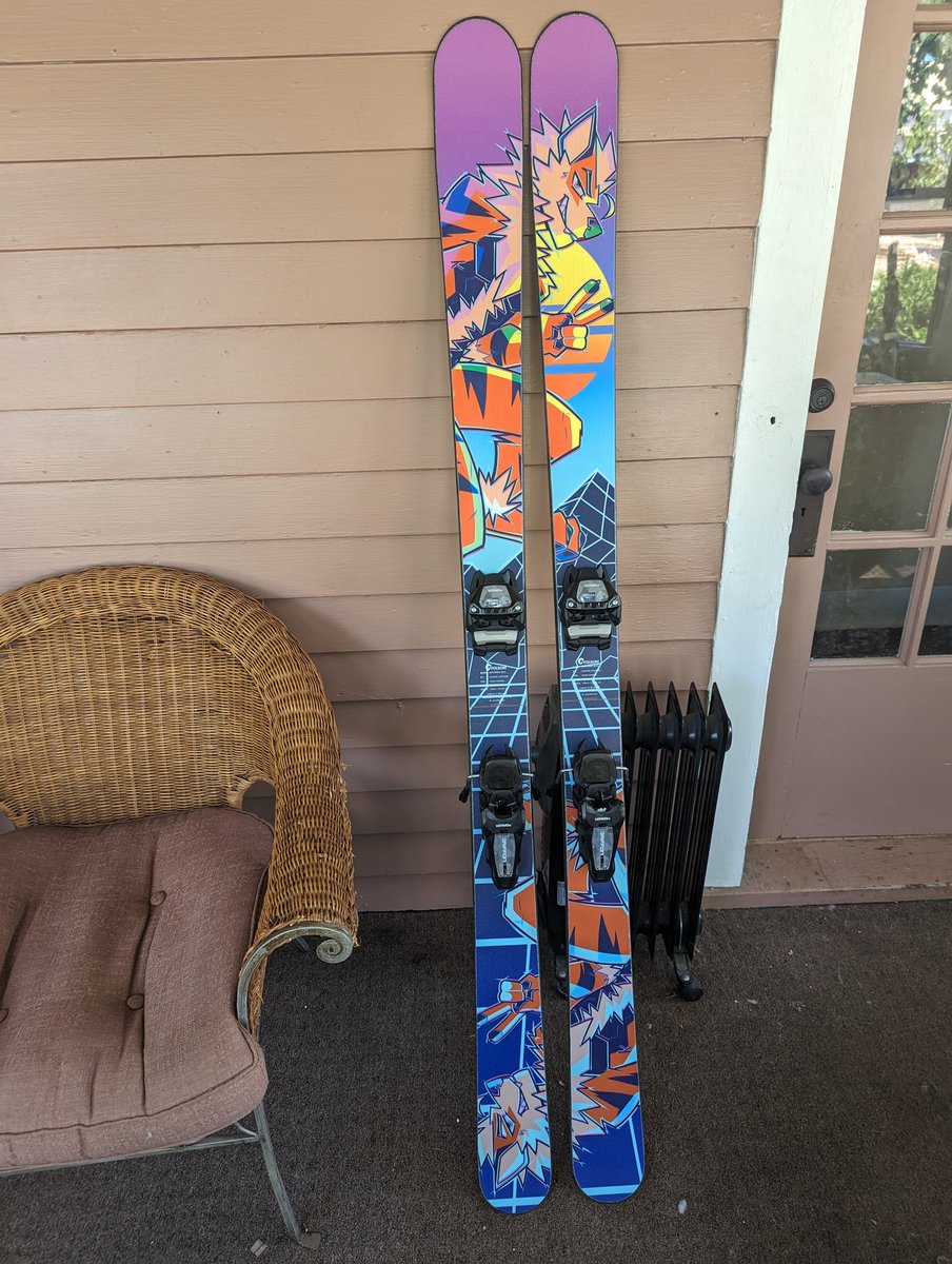 Custom skis of my arcanine Rove, they have cum uwu