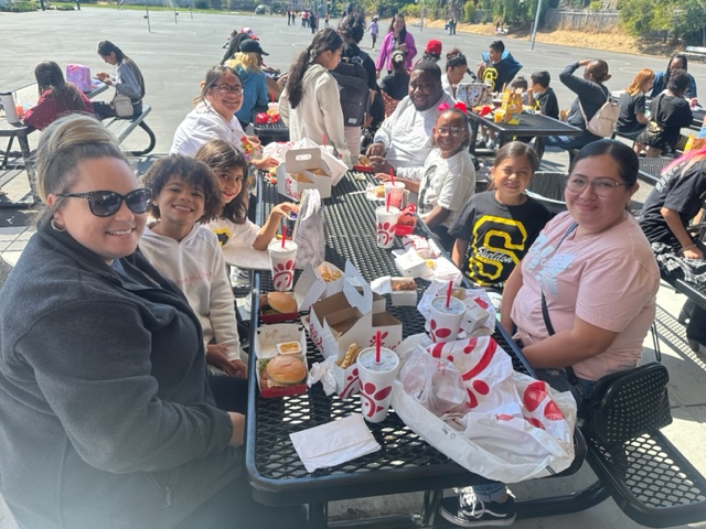 LisaLisalew's tweet photo. @sheldoninnovate Family Picnic Day was a BLAST! Thank you to our amazing families for coming out and having lunch with us today! #SheldonPRIDE https://t.co/jzhDPwK6Cp